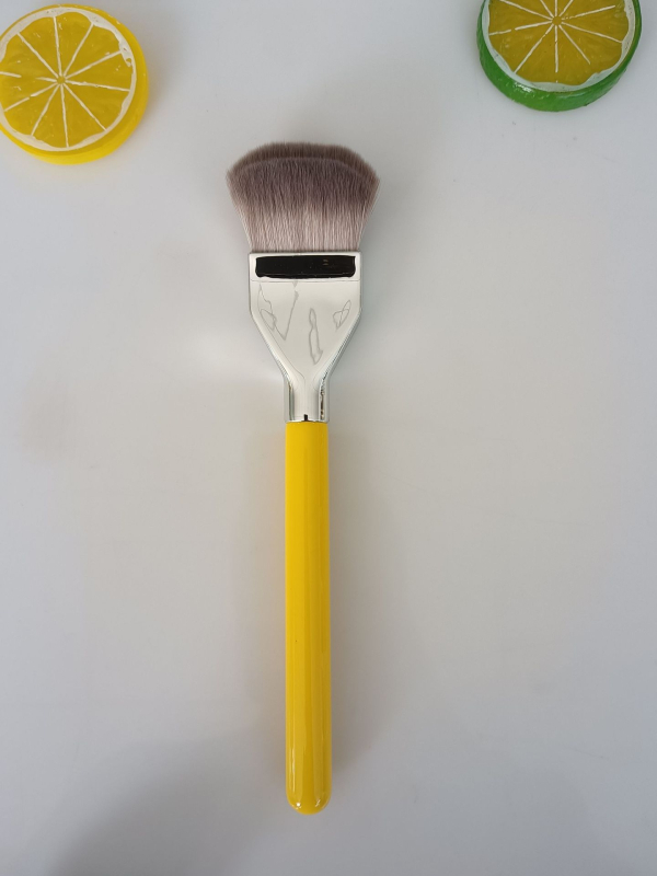 Двуостранна четка за фон дьо тон – не попива и не задържа пудра, модел BD, тип: четка за грим, срок на годност 3 години, подходяща за всички типове кожа