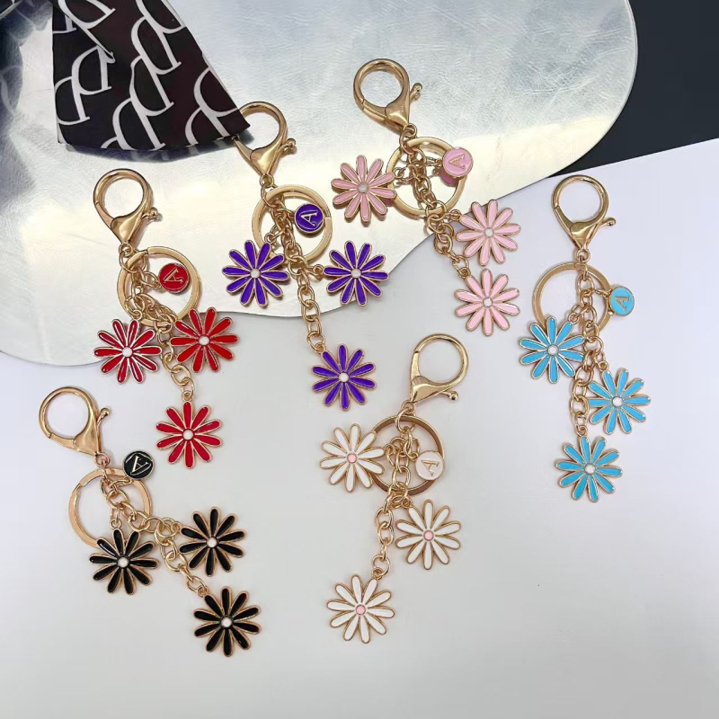 Kulcstartó gradient virág- és betűdesignnal, cinkötvözet, irodai stílus, táskadísz és autókulcs-lánc, ajándék