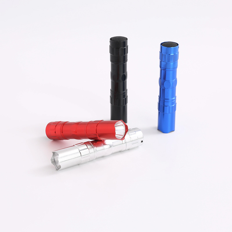 LED svjetiljka, mini prijenosna za vanjsku upotrebu, aluminijska legura, 3W, 5 suhim baterijama, LED + žarulja, domet 100–200 m