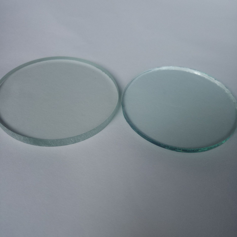 Discul circular din sticlă pentru lanternă – alimentare manuală, sursă de lumină: bec, rotație de 360°, rază 100–200 m