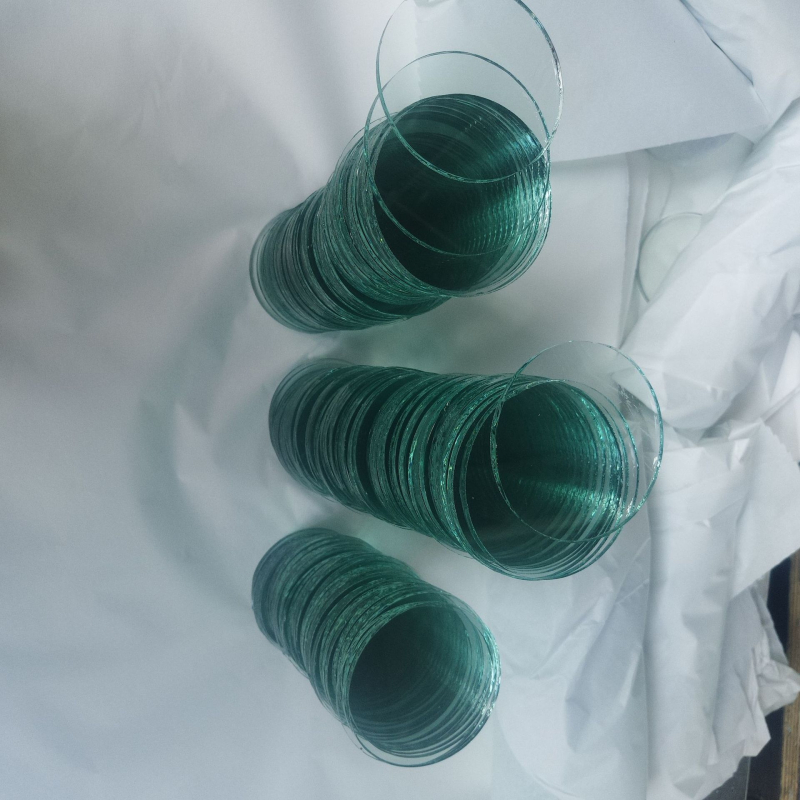 Discul circular din sticlă pentru lanternă – alimentare manuală, sursă de lumină: bec, rotație de 360°, rază 100–200 m