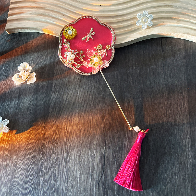 Xi Fan od legure - svadbeni ručni fan, Hanfu dodatak, rekvizita za fotografiju inspirirana cheongsam