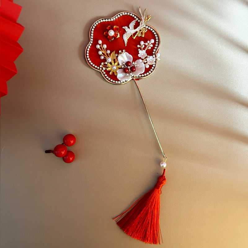Xi Fan od legure - svadbeni ručni fan, Hanfu dodatak, rekvizita za fotografiju inspirirana cheongsam
