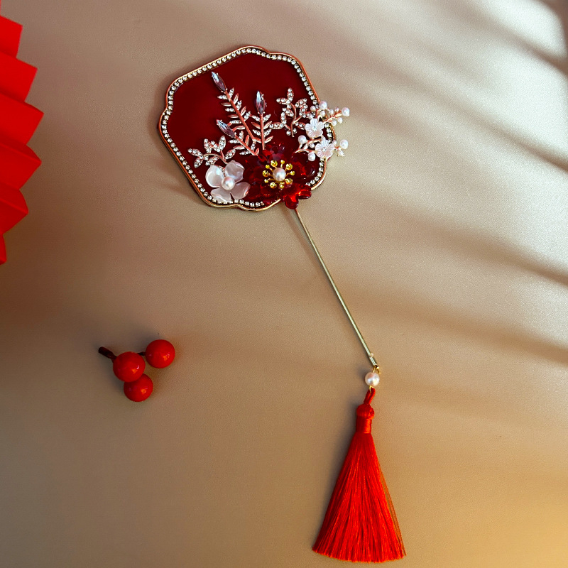 Xi Fan od legure - svadbeni ručni fan, Hanfu dodatak, rekvizita za fotografiju inspirirana cheongsam