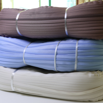 Цип от нейлон Ruiyang – за текстил и облекло; материал: нейлон; приложение: дънки, обувки, домашен текстил, чанти, играчки