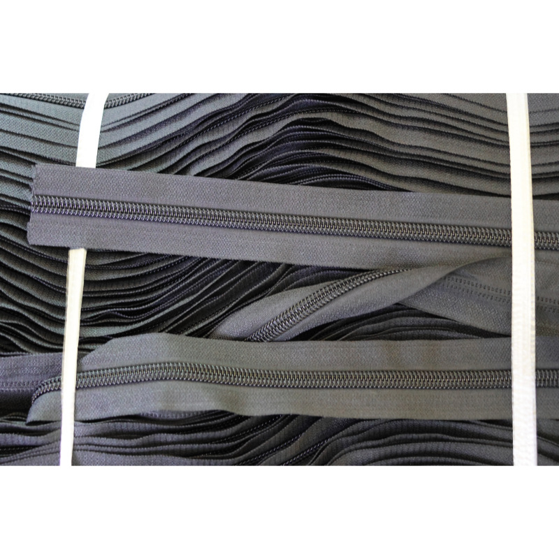 Цип от нейлон Ruiyang – за текстил и облекло; материал: нейлон; приложение: дънки, обувки, домашен текстил, чанти, играчки