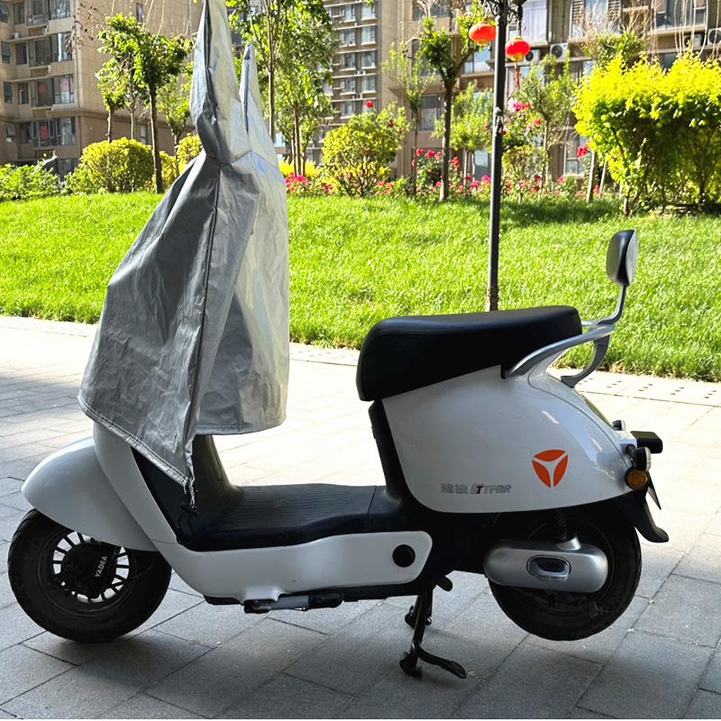 Acoperire frontală de ploaie pentru vehicule electrice — impermeabilă și rezistentă la vânt; material: folie de aluminiu; personalizare disponibilă; compatibilă cu motociclete, tricicluri electrice și alte vehicule electrice cu două roți