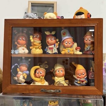 Figurákat tároló doboz — faanyagú, porálló, könnyű luxus stílus, fa textúra, nagy méret