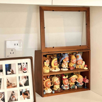 Figurákat tároló doboz — faanyagú, porálló, könnyű luxus stílus, fa textúra, nagy méret