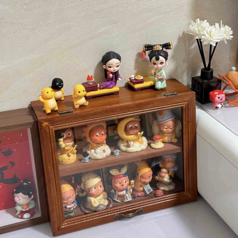 Figurákat tároló doboz — faanyagú, porálló, könnyű luxus stílus, fa textúra, nagy méret