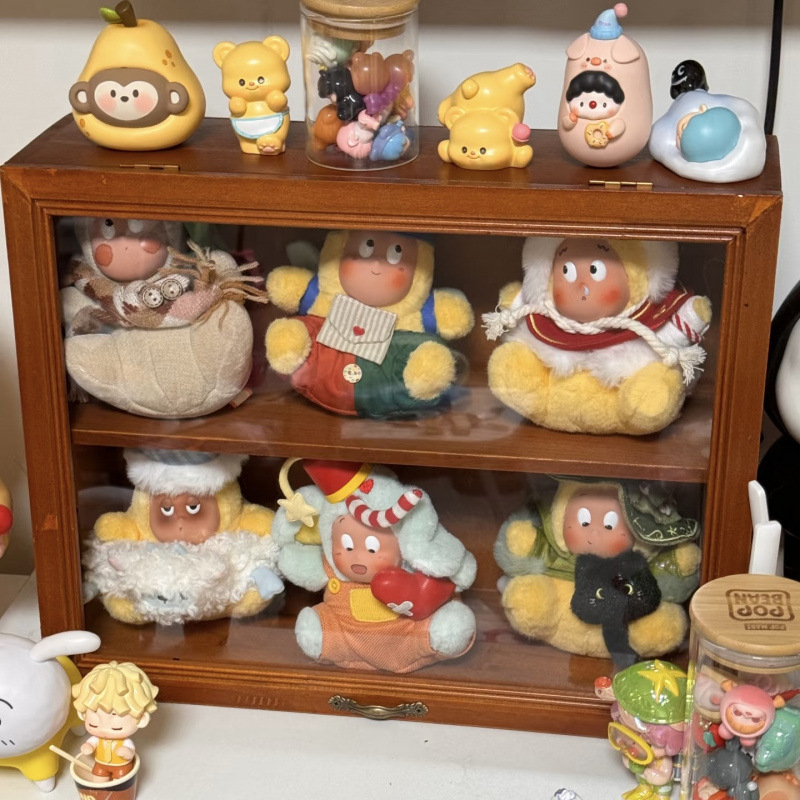 Figurákat tároló doboz — faanyagú, porálló, könnyű luxus stílus, fa textúra, nagy méret