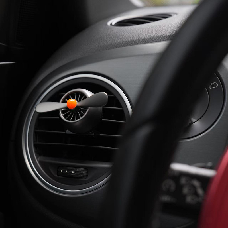 Automobilski parfem za usisnike zraka - držač od cinkovog legura, 5–10 ml, 31–60 dana isparavanja, osvježavajući miris