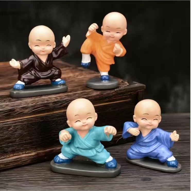 Automobilska figurica ukras – Kung-Fu četiri monaha, crtani likovi, smola, lakirana površina, moderan minimalistički stil, Vogel