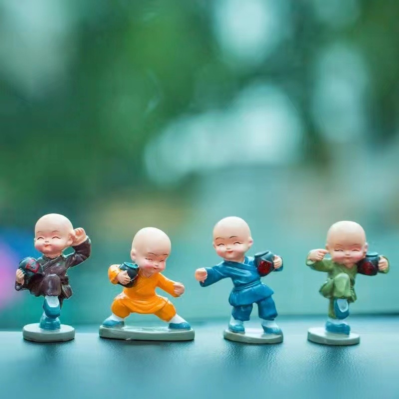 Automobilska figurica ukras – Kung-Fu četiri monaha, crtani likovi, smola, lakirana površina, moderan minimalistički stil, Vogel