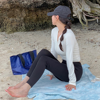 Ženski troslojni kupaći kostim s kapuljačom na zip, visoka struka za pokrivanje trbuha, dugi rukavi (Nylon 82%; Podstava: poliester 95%; Težina: 210 g)