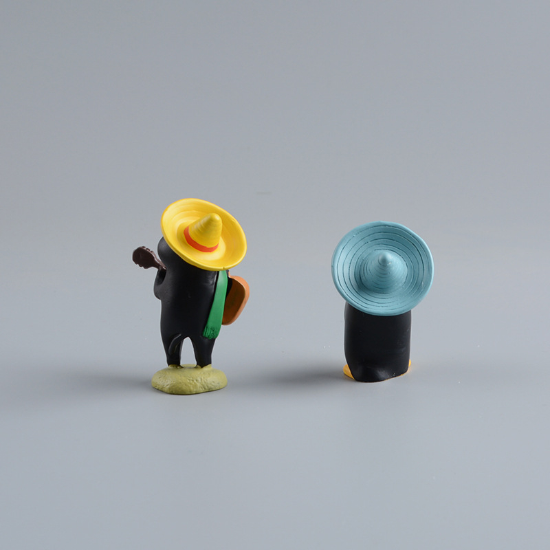 Smoleni ukras – mačka i pingvin na koncertu s glazbenim instrumentima – stolna dekoracija i unutarnje uređenje auta