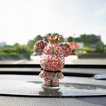 Autó belső dekoráció kristályos dísz, medve mintás karikatúra stílus, középkonzol dekoráció, testreszabható