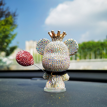 Autó belső dekoráció kristályos dísz, medve mintás karikatúra stílus, középkonzol dekoráció, testreszabható