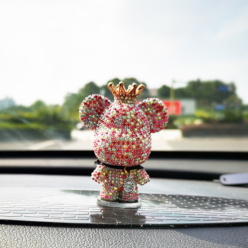 Autó belső dekoráció kristályos dísz, medve mintás karikatúra stílus, középkonzol dekoráció, testreszabható