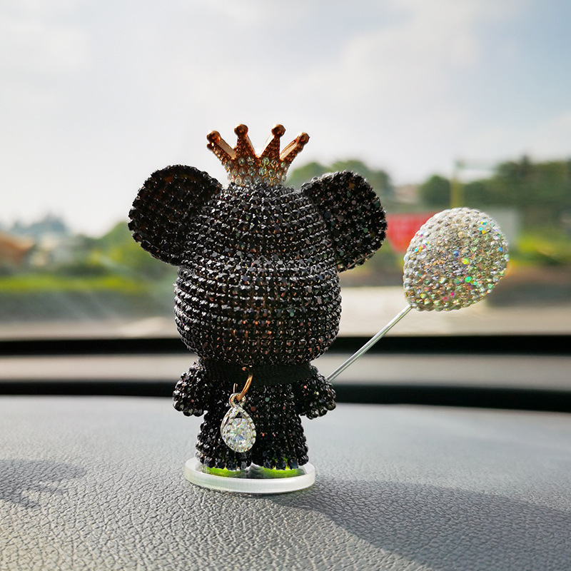 Autó belső dekoráció kristályos dísz, medve mintás karikatúra stílus, középkonzol dekoráció, testreszabható