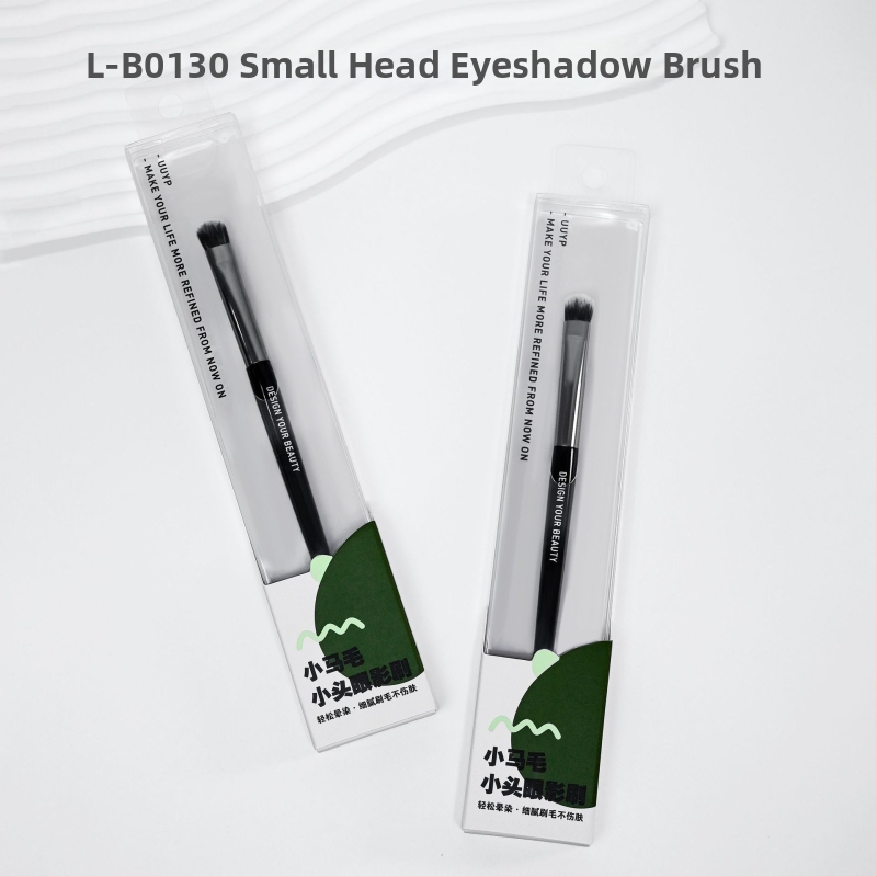 Prenosná súprava štetcov na make-up: štetec na obočie, štetec na make-up, kontúrny štetec a štetec na očné tiene