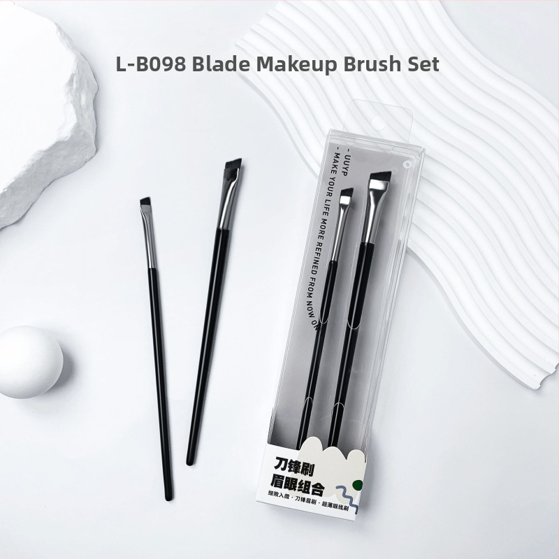 Prenosná súprava štetcov na make-up: štetec na obočie, štetec na make-up, kontúrny štetec a štetec na očné tiene