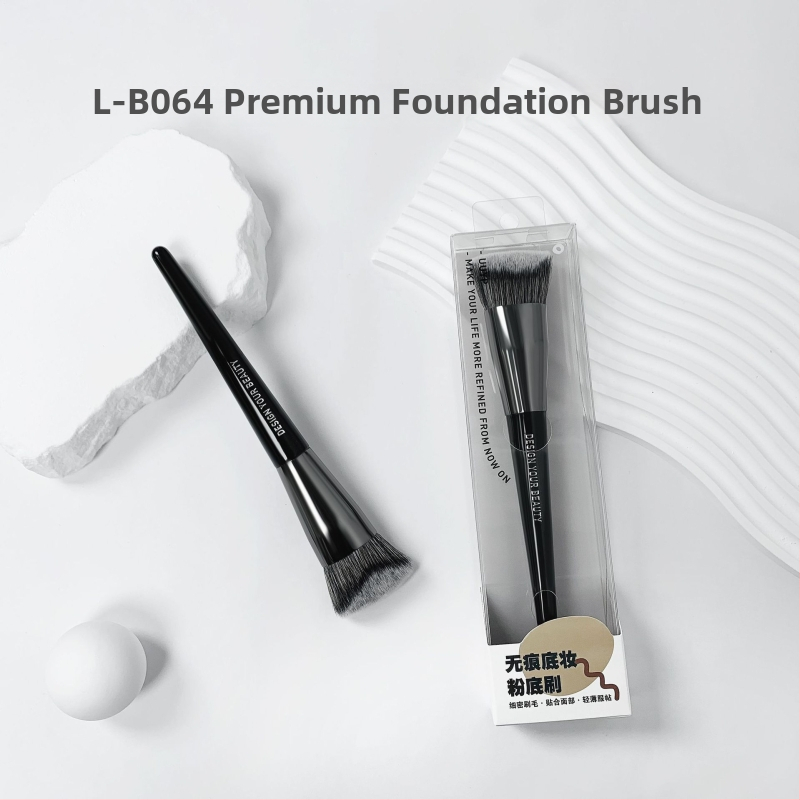 Prenosná súprava štetcov na make-up: štetec na obočie, štetec na make-up, kontúrny štetec a štetec na očné tiene