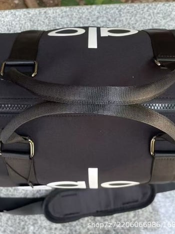 Fitnesz táska száraz–nedves elválasztással, vízálló, 20–35 L kapacitás, külön cipőrekesz, vállon átívelő keresztpánt