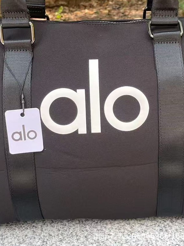 Fitnesz táska száraz–nedves elválasztással, vízálló, 20–35 L kapacitás, külön cipőrekesz, vállon átívelő keresztpánt