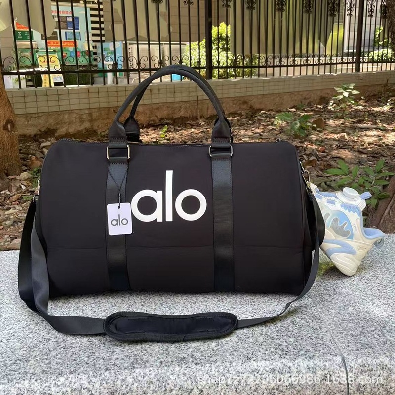 Fitnesz táska száraz–nedves elválasztással, vízálló, 20–35 L kapacitás, külön cipőrekesz, vállon átívelő keresztpánt