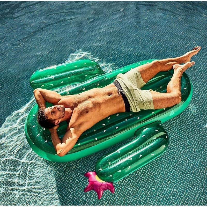 Kaktus oblik plivajući krevet za odrasle — vanjski bazen, zabava na plaži, rekvizit za fotografije