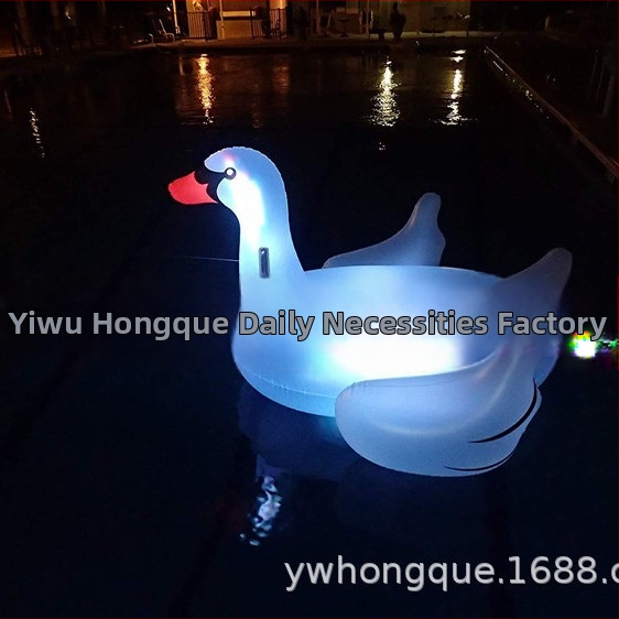 Lebădă gonflabilă luminoasă LED - PVC ecologic, Cardinal, Potrivit pentru toate vârstele, Alte jucării