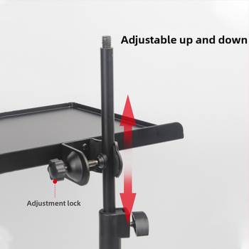 Kovový stojan na mikrofón s zásobníkom na zvukovú kartu, model Sound Card Tray, od HZM&C, pre live vysielanie