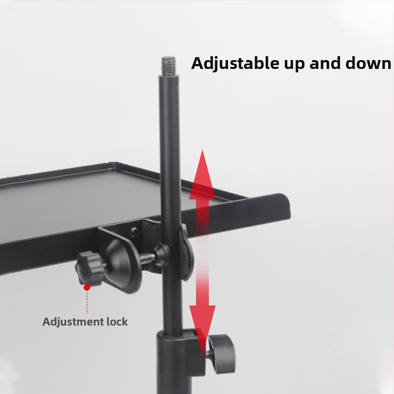 Kovový stojan na mikrofón s zásobníkom na zvukovú kartu, model Sound Card Tray, od HZM&C, pre live vysielanie