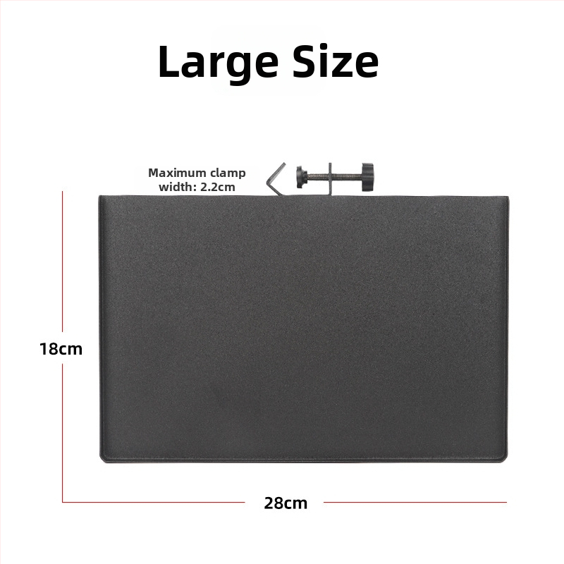 Kovový stojan na mikrofón s zásobníkom na zvukovú kartu, model Sound Card Tray, od HZM&C, pre live vysielanie