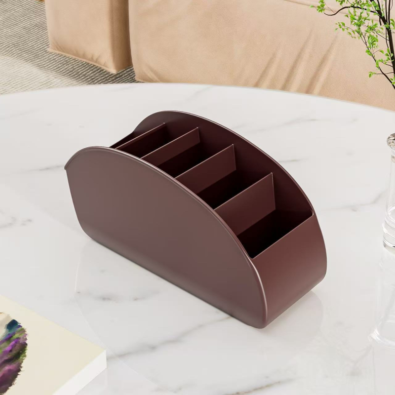 Stolni organizator za kozmetiku i olovke s pet odjeljaka, plastični materijal, moderan minimalistički dizajn