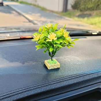 Unutarnja dekoracija automobila: plastični mini krajinski drvce za središnju konzolu