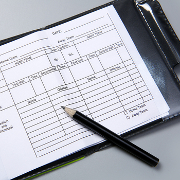 Futballbíró-kártya készlet tollal – PVC, testreszabható logónyomtatás