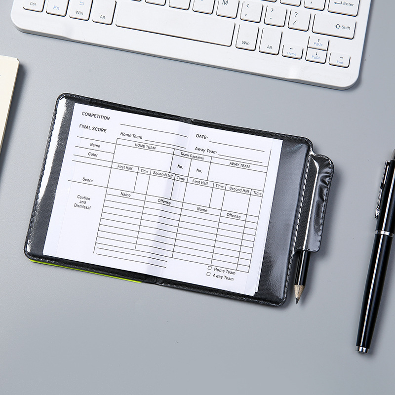 Futballbíró-kártya készlet tollal – PVC, testreszabható logónyomtatás