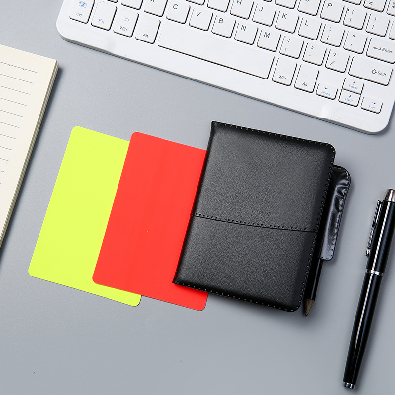 Futballbíró-kártya készlet tollal – PVC, testreszabható logónyomtatás