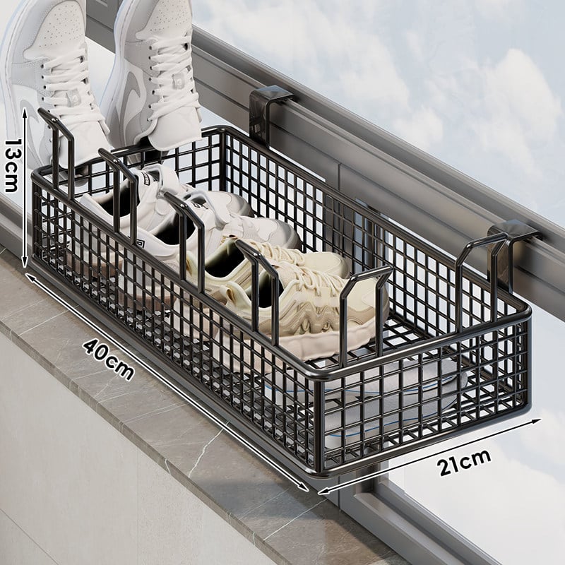 Falaszerelhető, több emeletes cipőállvány függő kosárral és védőkorláttal, fúrás nélküli telepítés