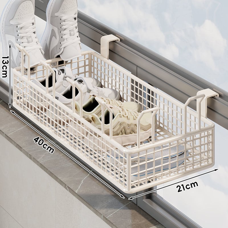 Falaszerelhető, több emeletes cipőállvány függő kosárral és védőkorláttal, fúrás nélküli telepítés