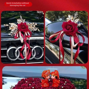 Set dekoracija za svatbeni automobil s cvjetnim aranžmanima na prednjem dijelu