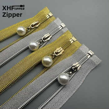 Nylonový zips s elektroplatovým povrchom, prívesok so vzorom perál, otvorenie a zatváranie; Značka Baiheng Zipper Factory