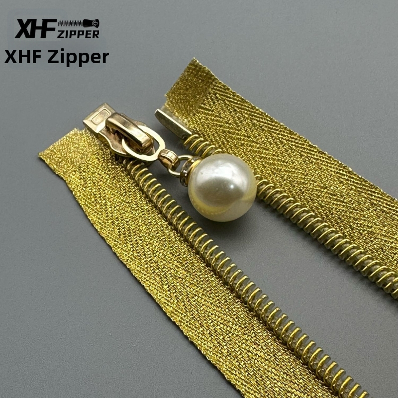 Nylonový zips s elektroplatovým povrchom, prívesok so vzorom perál, otvorenie a zatváranie; Značka Baiheng Zipper Factory