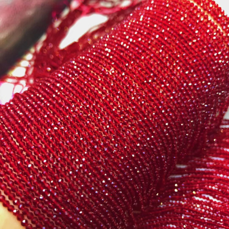 Labave kristalne perle od kristala; završna obrada brušenje i poliranje; marka Silver Jewelry; proljeće 2021