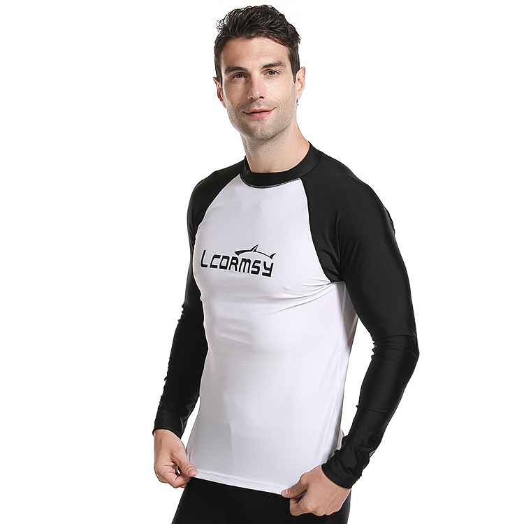 Hosszú ujjú búvárúszóruha napvédő és gyorsan száradó anyaggal (80% nylon, 20% spandex) férfiaknak
