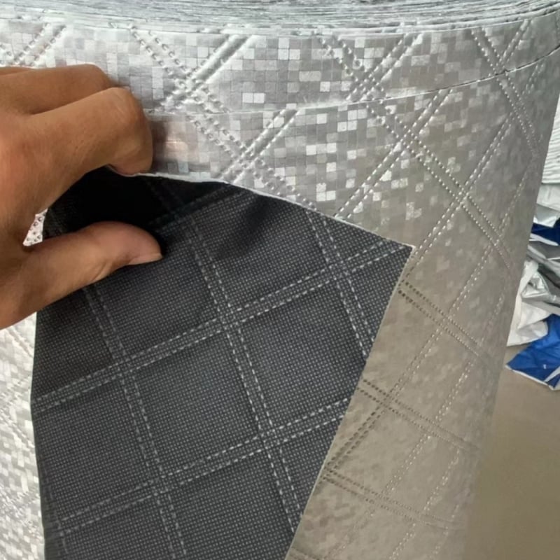 Materijal za navlaku automobila s aluminijskom folijom, ultrazvučno spojeni netkani materijal, trodimenzionalna reljefna pamučna quilt tkanina