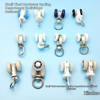 Integrovaný stropný panel s mriežkou pre systém závesu: príslušenstvo pre vodiacu koľajnicu, zliatinový ložiskový koliesok, kryt zátky a koncová zámka hlava.