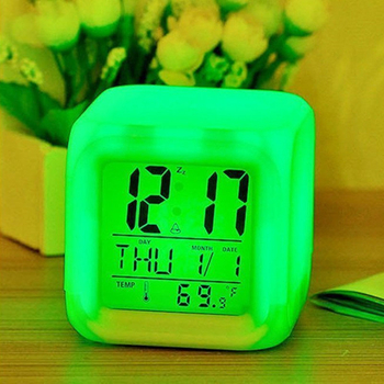 Emry budilica s LCD zaslonom, elektroničkim pogonom, napajanjem baterijama, termometrom, kalendarom i osvjetljenjem
